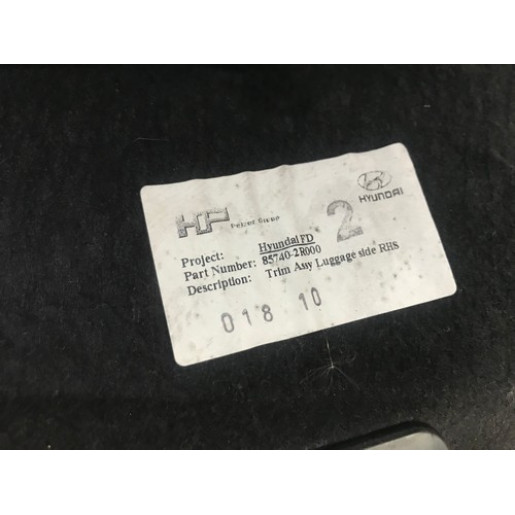 Обшивка багажника права сторона Hyundai i30 HB 2007-2012 857402R000
